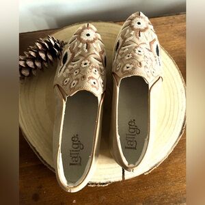 Anthropologie Latigo Slip On Embroidered Shoes 8.5